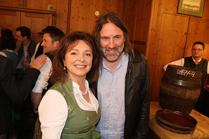 Uschi Dämmrich von Luttitz und Roland Hefter bei dem Jubiläumsabend der Iberl-Bühne (©Foto: Martin Schmitz)